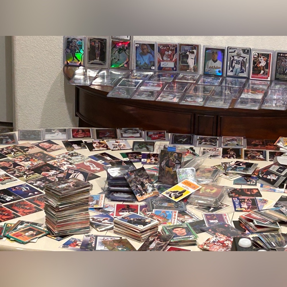500+ Sleeved Sports Cards – Rookies, Stars, Graded